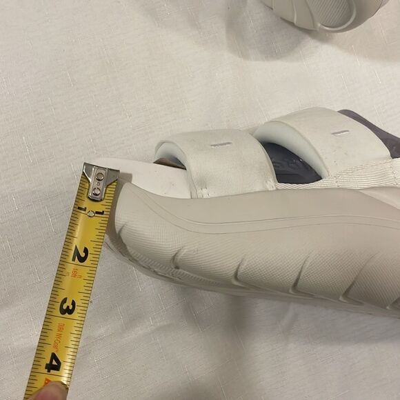 UGG LA CLOUD SPORTS SANDALS.  NEW IN BOX - Picture 6 of 14